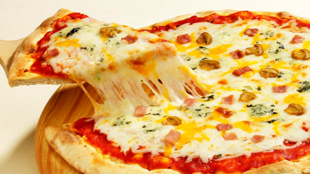 four cheeses, chipotle & beef hot pizza